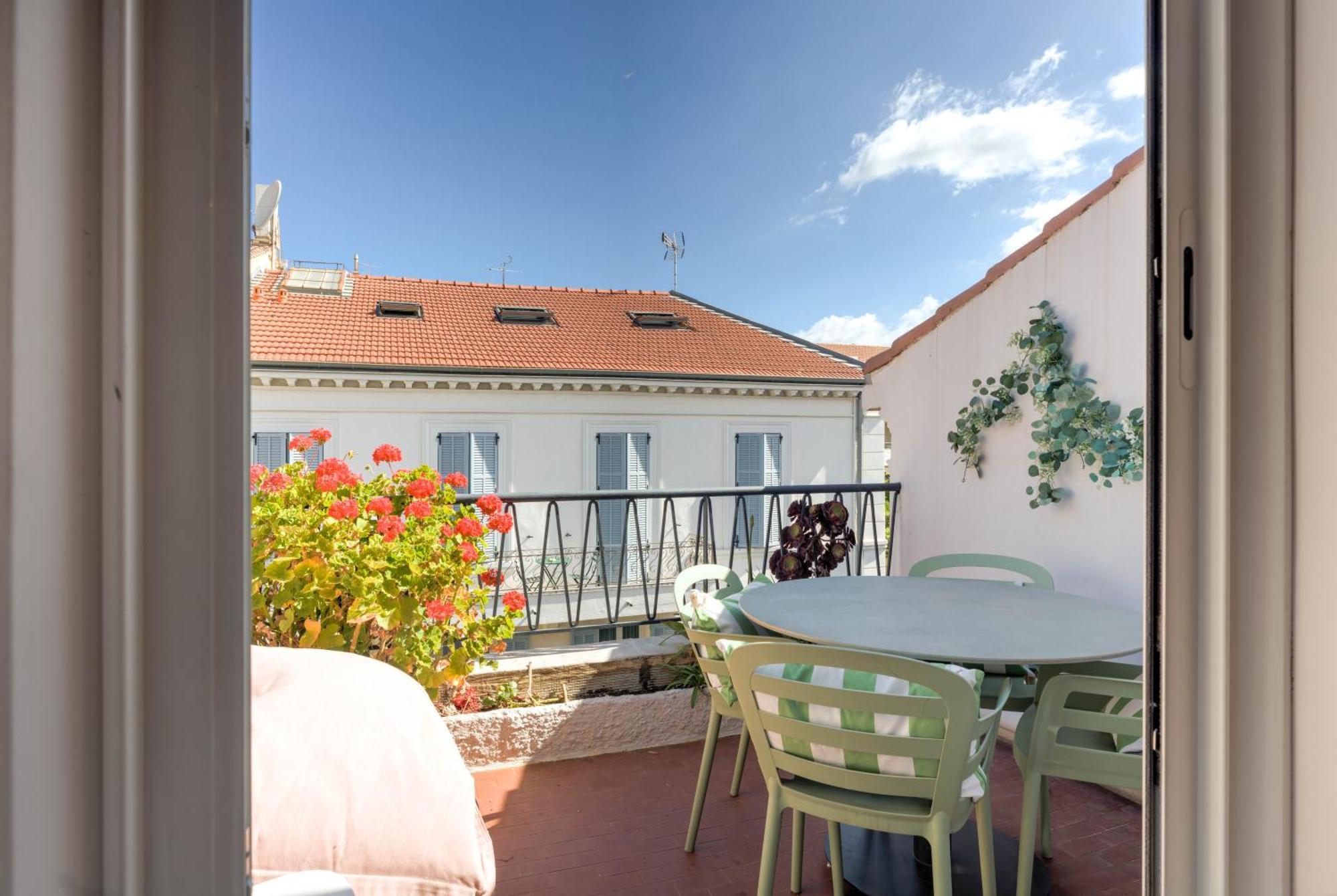 Alma Florian 4 People With Terrace